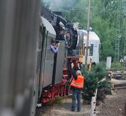 Ankuppeln der Lokomotive - noch ein halber Meter - Foto Heidi Balzer